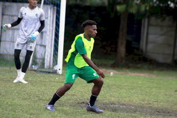 Rekrutan anyar Sriwijaya FC Arody Uopdana telah bergabung di sesi latihan Jumat sore (5/11). (MO Sriwijaya FC/rmolsumsel.id)