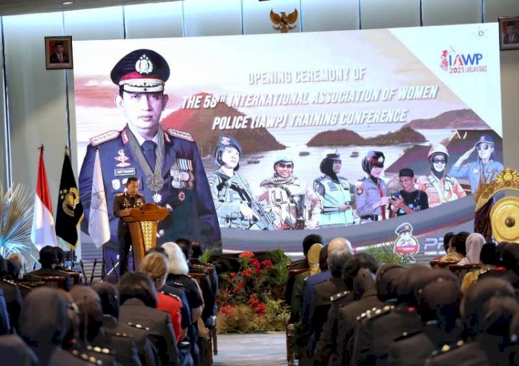 Kapolri Jenderal Listyo Sigit Prabowo memberikan sambutan pada pembukaan The 58th International Association of Women Police (IAWP) Training Conference di Labuan Bajo, Nusa Tenggara Timur (NTT), Minggu (7/11). (Humas Polri/rmolsumsel.id)