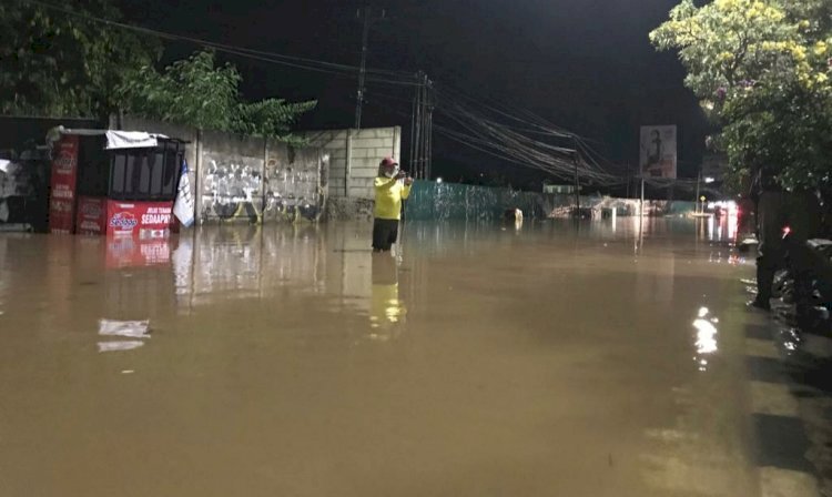 Banjir di kawasan Living Plaza Lampung., Selasa (9/11) lalu. (rmollampung)