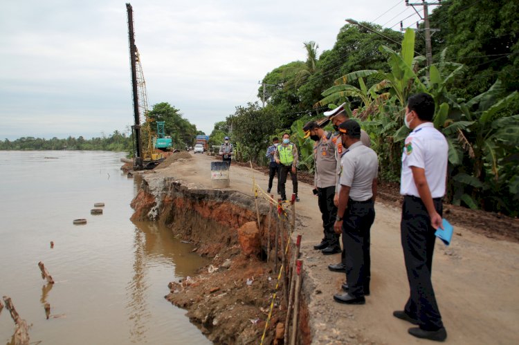 Jalan longsor di Musi Banyuasin menuju Lubuklinggau/ist