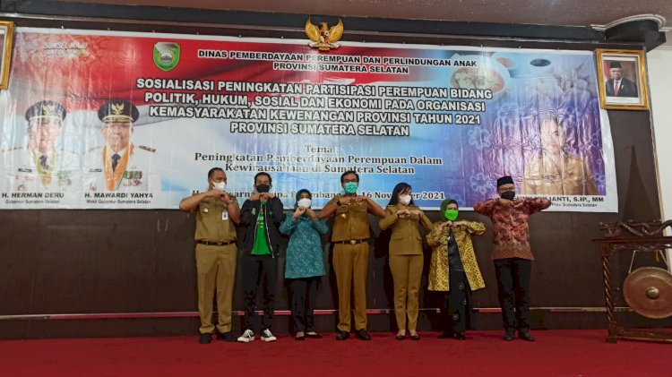 Kegiatan Sosialisasi Peningkatan Partisipasi Perempuan Bidang Politik, Hukum  Sosial dan Ekonomi pada Organisasi Kemasyarakatan Kewenangan Provinsi Sumsel di Hotel Swarna Dwipa, Senin (15/11). (ist/rmolsumsel.id)
