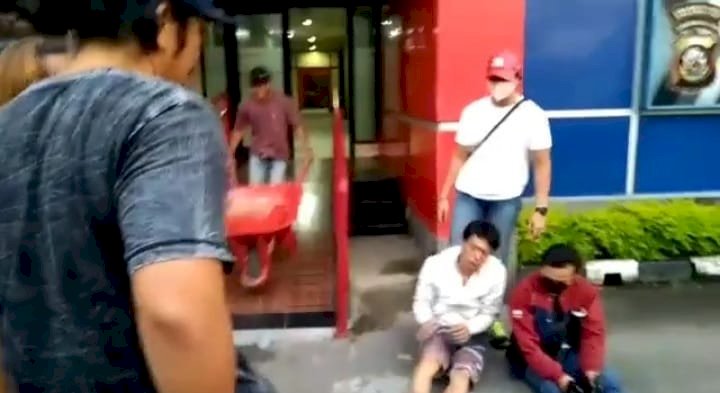 PSK dan komplotannya saat ditangkap Polrestabes Palembang. (Istimewa/rmolsumsel.id)