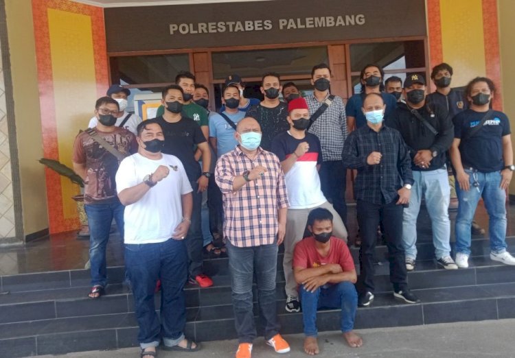 Unit Ranmor Satreskrim Polrestabes Palembang  menangkap satu begal sadis/ist