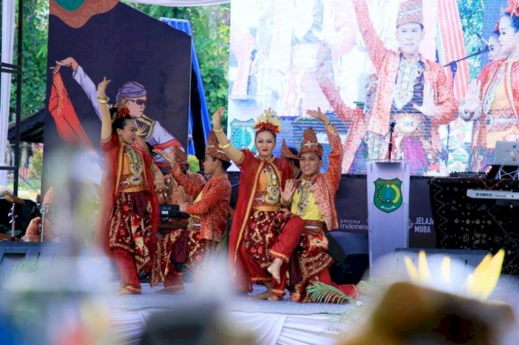 Salah satu tarian tampil di Festival Manau Kuning yang diadakan di obyek wisata Manau Kuning, Desa Jirak, Kecamatan Jirak Jaya, Kabupaten Muba. (Humas Pemkab Muba/rmolsumsel.id)