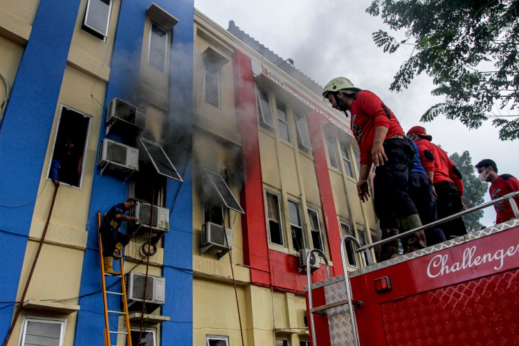Kondisi kebakaran di Kantor Disdukcapil Palembang. (Humaidy Kennedy/rmolsumsel.id)