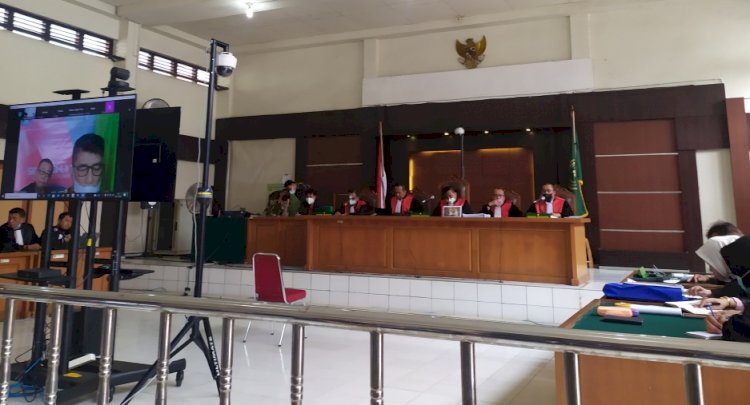Majelis Hakim Pengadilan Negeri Palembang Klas 1 A Khusus memvonis dua terdakwa kasus korupsi pembangungan Masjid Sriwijaya, Eddy Hermanto dan Syarifuddin MF/Foto: Yosep Indra Praja
