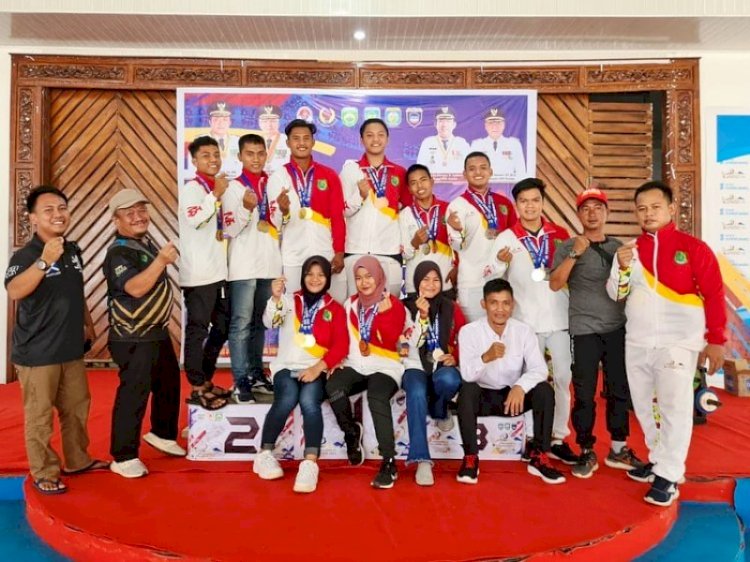 Tim angkat besi Muba meraih 12 medali Porprov Sumsel XIII, Rabu (24/11). (Humas Pemkab Muba/rmolsumsel.id)