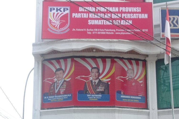 Banner yang terpajang di Kantor DPP PKP Sumsel. (ist/rmolsumsel.id)