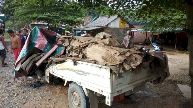 Kondisi pickup usah dihantam truk fuso. (Istimewa/rmolsumsel.id)