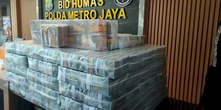 Tumpukan uang senilai 8,9 Miliar yang disita/net