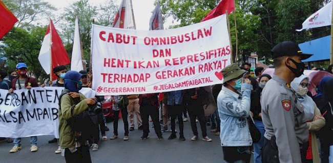 Ilustrasi demonstrasi tolak omnibus law. (rmol.id)