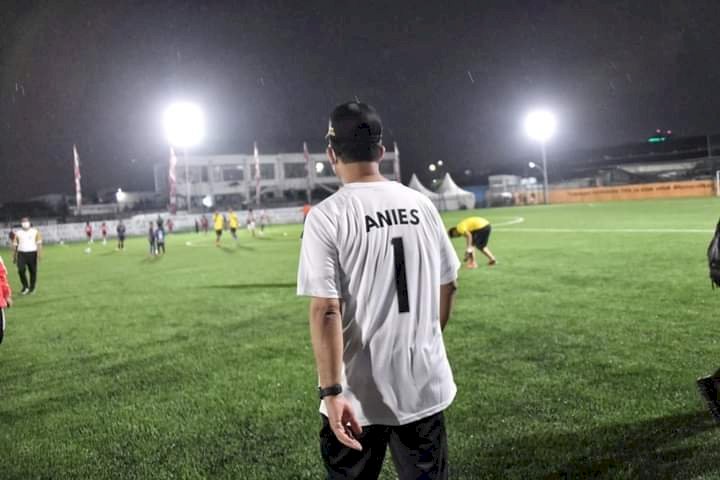 Gubernur Anies di Lapangan Ingub Muara Angke. (rmol.id)