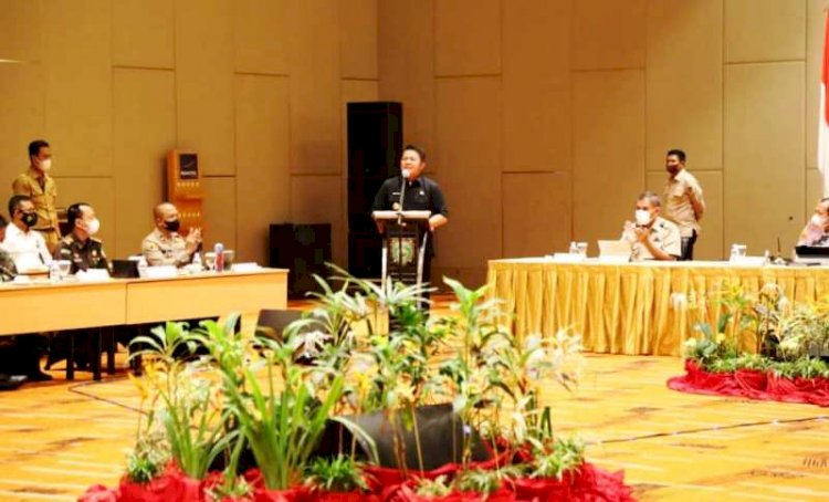 Gubernur Sumsel Herman Deru pada Focus Group Discussion (FGD) terkait Penanganan Permasalahan Konflik Agraria di Provinsi Sumatera Selatan yang diselenggarakan di Hotel Novotel Palembang, Selasa (30/11). (Humas Provinsi Sumsel/rmolsumsel.id)