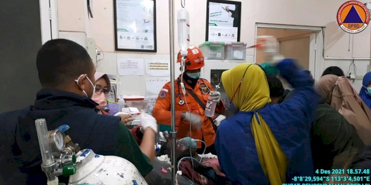 Penanganan korban muntahan awan panas Gunung Semeru ditangani di rumah sakit terdekat lokasi bencana di Lumajang, Jawa Timur/Ist