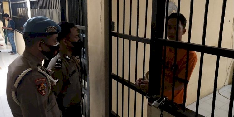 Bripda Randy Bagus Hari Sasongko saat ditahan di Mapolres Mojokerto. (ist/rmolsumsel.id)