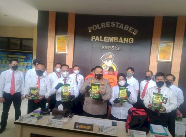 Pres rilis penangkapan narkoba di Hotel di Kawasan Jakabaring, Palembang. (Istimewa/rmolsumsel.id)