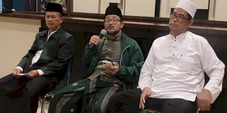 Wakil Ketua PWNU Jatim, KH Abdussalam Shohib (tengah) sarankan predator seksual Herry Wirawan dihukum mati/Net