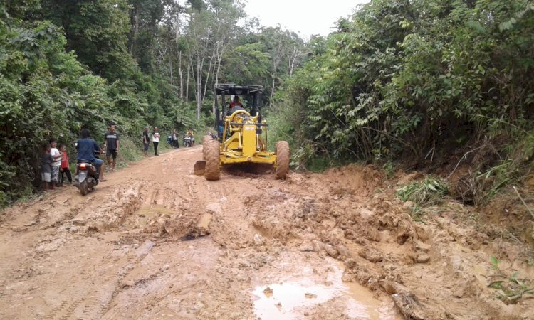 Kondisi jalan rusak di Kecamatan Sungai Keruh, Muba. (Istimewa/rmolsumsel.id)