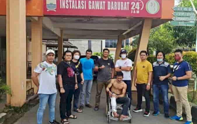 Buronan pencurian pipa dan valve Pertamina saat ditangkap Polrestabes Palembang. (Istimewa/rmolsumsel.id)