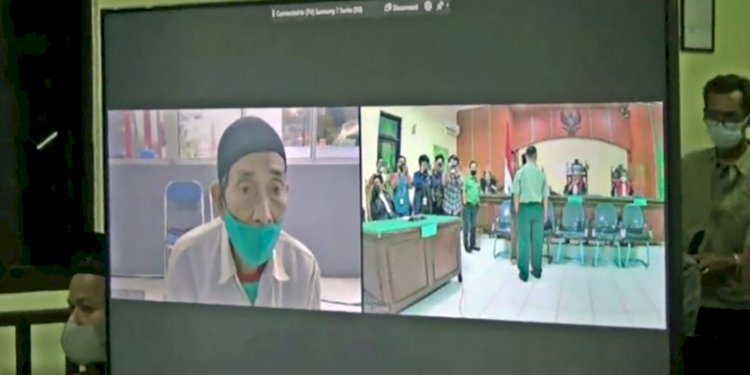 Mbah Minto saat divonis oleh majelis hakim di PN Demak. (Istimewa/rmolsumsel.id)