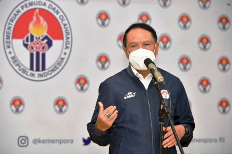 Menpora Zainudin Amali memberikan keterangan pers usai Rakor dengan PP PBVSI dan PP Perbasi, Jumat (17/12). (Kemenpora/rmolsumsel.id)