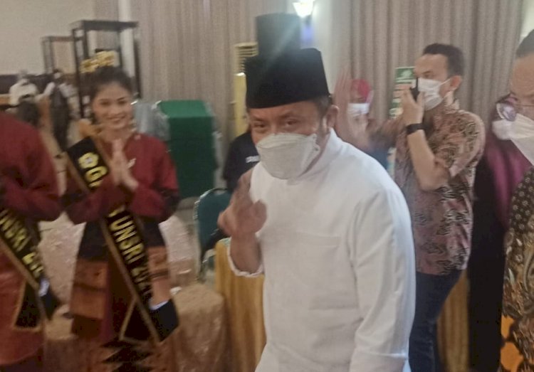Gubernur Sumsel Herman Deru saat memberikan sambutan dalam pementasan Dul Muluk dengan judul Sultan Abdul Moeloek , Sabtu (18/12) di Ballroom Hotel Swarnadwipa, Palembang.( Ist/rmolsumsel.id)