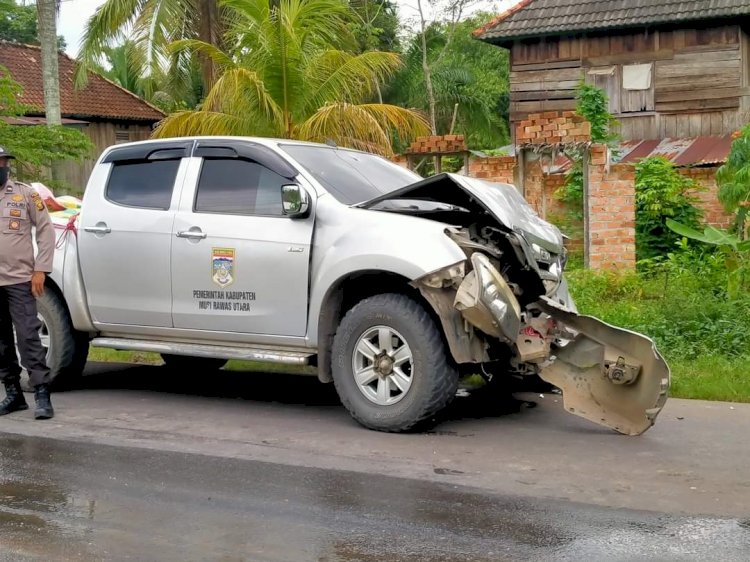 Kondisi mobil double cabin yang mengalami kecelakaan. (Istimewa/rmolsumsel.id)