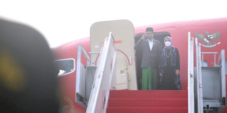 Presiden joko Widodo bersama ibu negara Iriana bertolak ke Lampung/ist