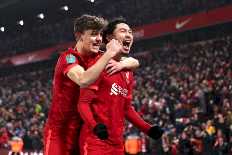 Pemain Liverpool Takumi Minamino melakukan selebrasi usai Liverpool memastikan lolos lewat drama adu penalti/Foto:Carabao Cup Twitter