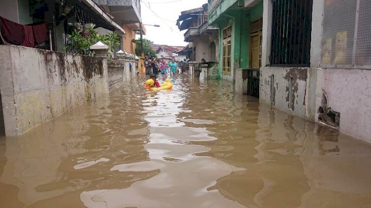 Banjir besar yang melanda sebagian wilayah Kota Palembang, Sabtu (27/12). (mita rosnita/rmolsumsel.id)