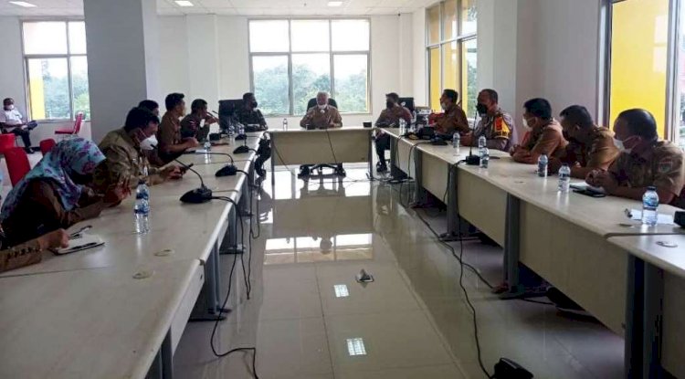 Sekda Lubuklinggau HA Rahman Sani memimpin rapat persiapan CFN pada malam Tahun Baru 2022. (Dinas Kominfo Lubuklinggau/rmolsumsel.id)