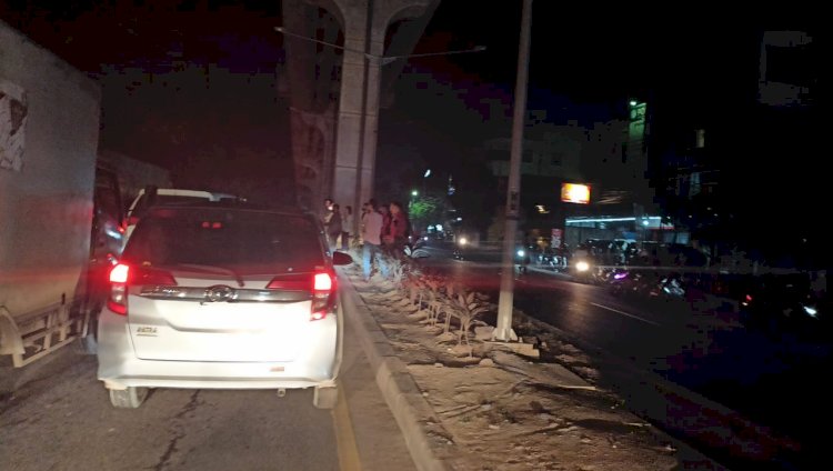 Lamou PJU mati di jalan Kolonel Burlian yang menjadi penyebab kecelakaan. (Istilah/rmolsumsel.id) 