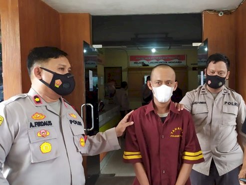 Ridwan ditangkap anggota Unit Reskrim Polsek SU I Palembang lantaran menjual narkotika jenis sabu-sabu. (ist/rmolsumsel.id). 