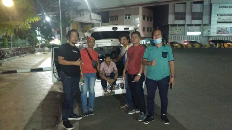 Tersangka Ama saat ditangkap Opsnal Unit Pidum dan Tim Tekab 134 Polrestabes Palembang. (Istimewa/rmolsumsel.id)