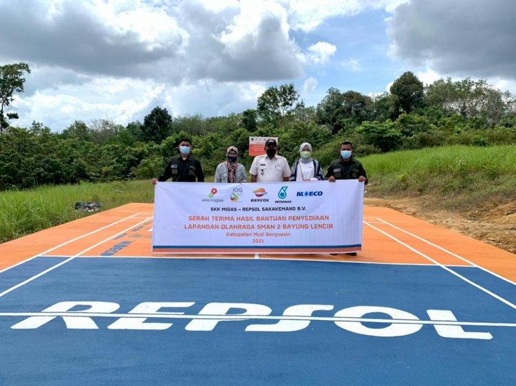 Tampak laoangan Badminton yang dibangun Repsol Sakakemang di SMA N 2 Bayung Lencir. (Istilah/Rmolsumsel.id). 