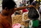 Pedagang Buah Musiman Bermunculan di Palembang