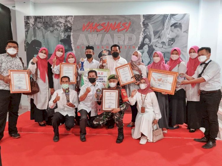 Kecamatan Bayung Lencir meraih enam penghargaan pada Vaksinasi Award Pemkab Muba, Jumat (31/12). (Humas Pemkab Muba/rmolsumsel.id)