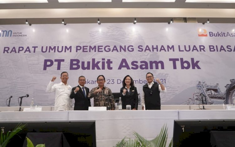 Jajaran Direksi PTBA yang terpilih dalam RUPS Luar Biasa pada 23 Desember lalu. (ist/rmolsumsel)
