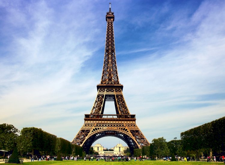 Menara Eiffel di Paris salah satu ikon Prancis. (Net/rmolsumsel.id)