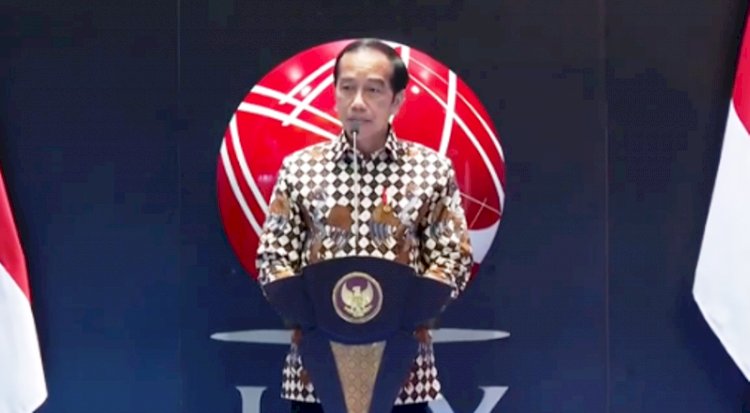 Presiden Joko Widodo memberikan sambutan pada pembukaan perdagangan BEI tahun 2022 di Main Hall Tower 1 Gedung BEI, Jakarta, Senin pagi (3/1). (BPMI Setpres/rmolsumsel.id)