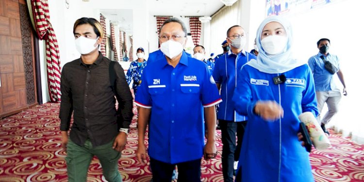 Dari kiri: Charly Van Houten, Zulkifli Hasan dan Desi Ratnasari/Ist