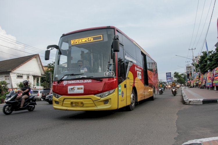 Teman Bus yang dikelola PT TMPJ. Bus ini masih beroperasi dengan subsidi dari Kementerian Perhubungan. (hummaidy kenedy/rmolsumsel.id)