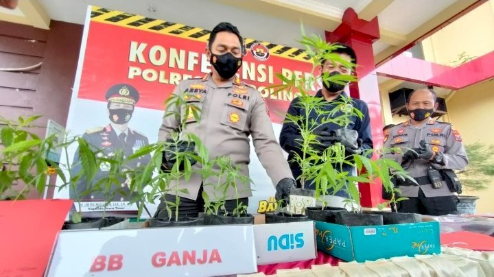 Kapolres Probolinggo, AKBP Teuku Arsya Kadhafi saat gelar ungkap perkara. (Rmoljatim)