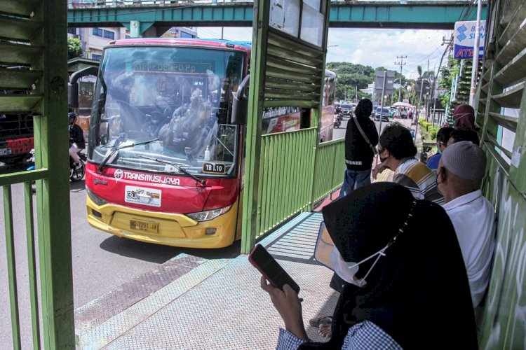 Teman Bus masih beroperasi mengangkut penumpang setelah Transmusi disetop operasionalnya. (Humaidy Kenedy/rmolsumsel.id)