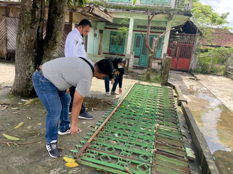 Satreskrim Polrestabes Palembang saat melakukan olah TKP. (Istimewa/rmolsumsel.id)