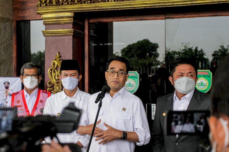 Menteri Perhubungan RI, Budi Karya Sumadi saat  konferensi pers usai rapat bersama di Griya Agung, Palembang (hummaidy kenedy/rmolsumsel.id)