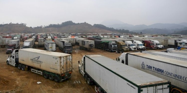 Ratusan truk Vietnam tedampar di perbatasan akibat aturan impor yang ketat/net