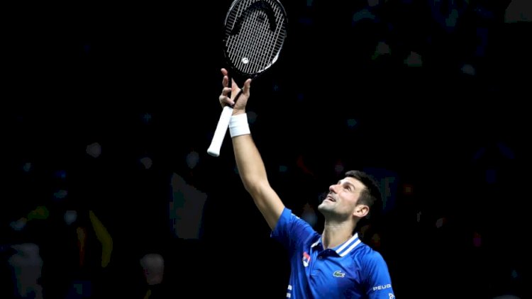 Novak Djokovic/net