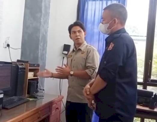 Wali Kota Pagar Alam Alpian Maskoni saat mengunjungi Pos Pengamatan Gunung Api Dempo, Senin (10/1). (Humas Kota Pagar Alam/rmolsumsel.id)