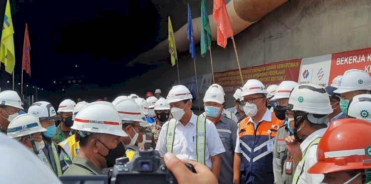 Kunjungan Luhut ke lokasi pembangunan terowongan kereta cepat di Desa Bunder Purwakarta Jawa Barat. (ist/rmolsumsel)